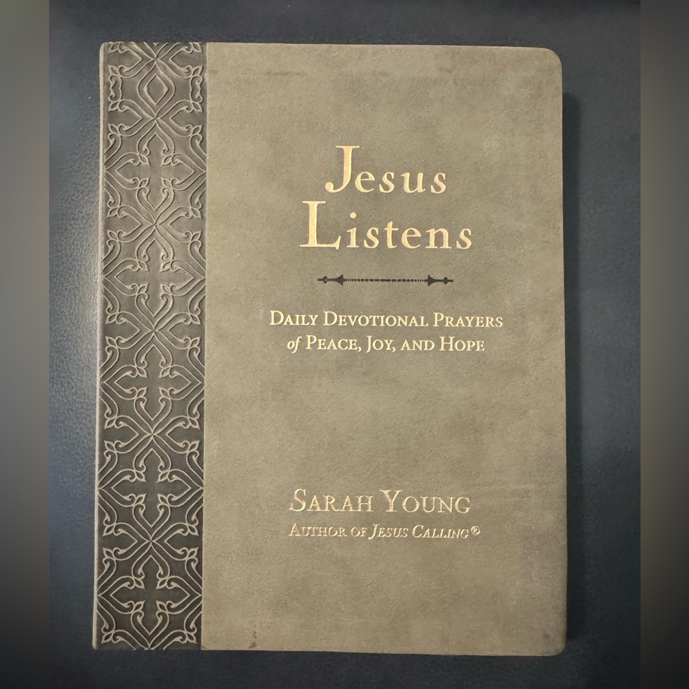 Jesus Listens 365-day Daily Devotional Prayers of Peace, Joy and Hope